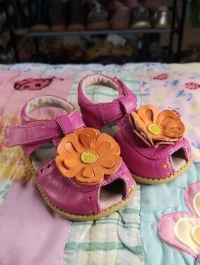 Livie & Luca Pink Leatger Sandals with Orange Leather Flowers Size 5 Blooms